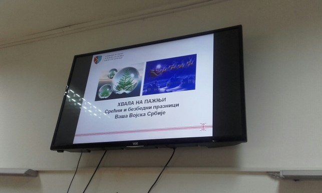 Vojni pirotehničar u osnovnoj školi